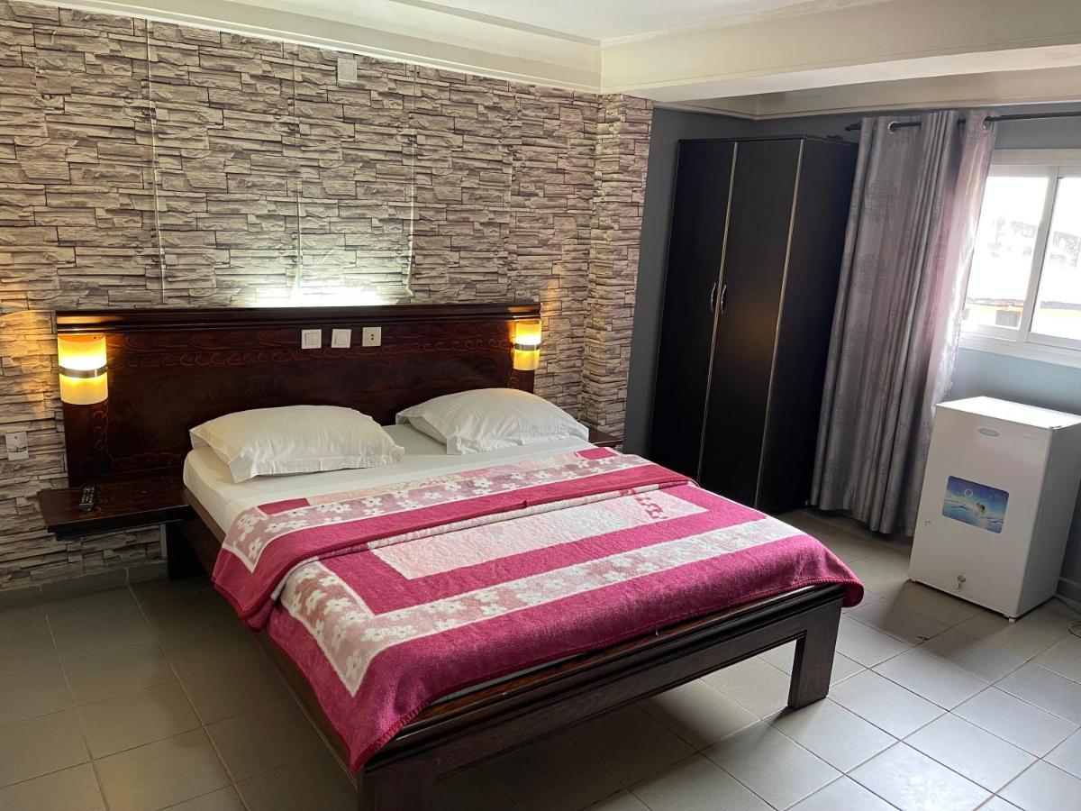 Feuguiff Hotel Yaoundé Extérieur photo