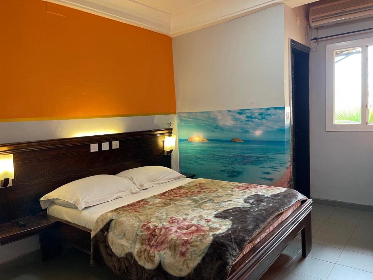 Feuguiff Hotel Yaoundé Extérieur photo