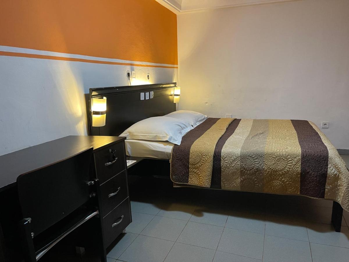 Feuguiff Hotel Yaoundé Extérieur photo