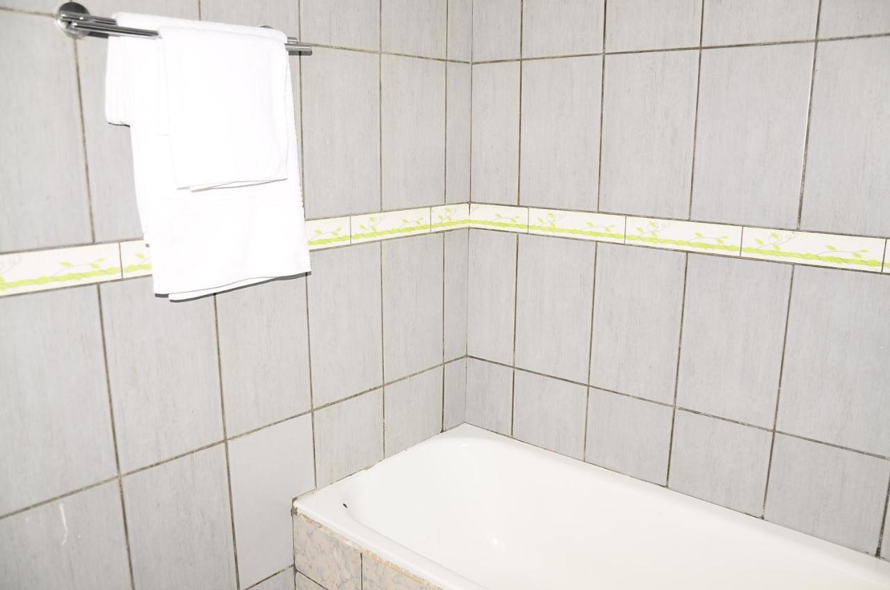 Feuguiff Hotel Yaoundé Extérieur photo
