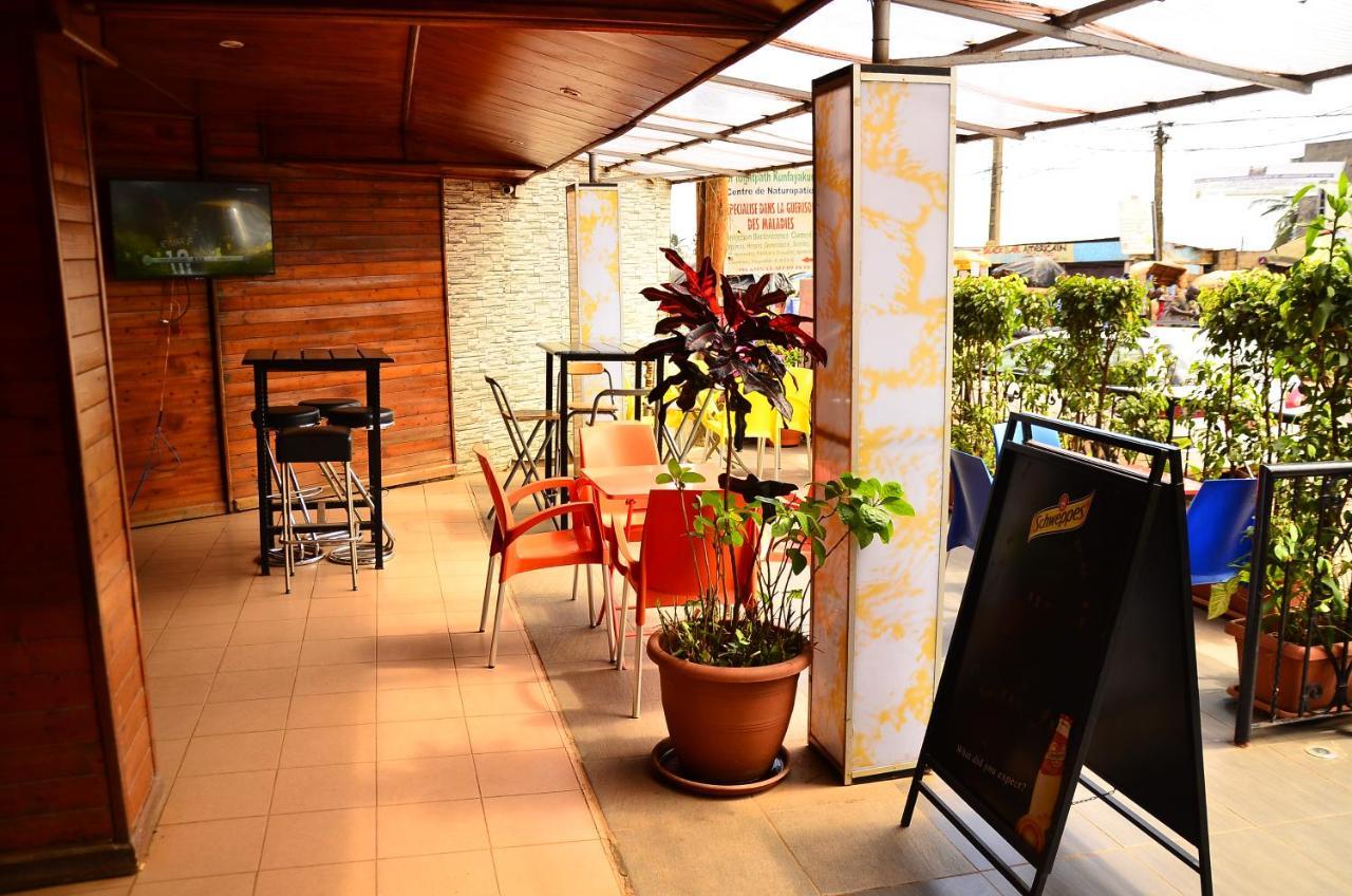 Feuguiff Hotel Yaoundé Extérieur photo